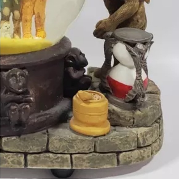 Wizard of Oz Snow Globe Music Box - Picture 10 of 10